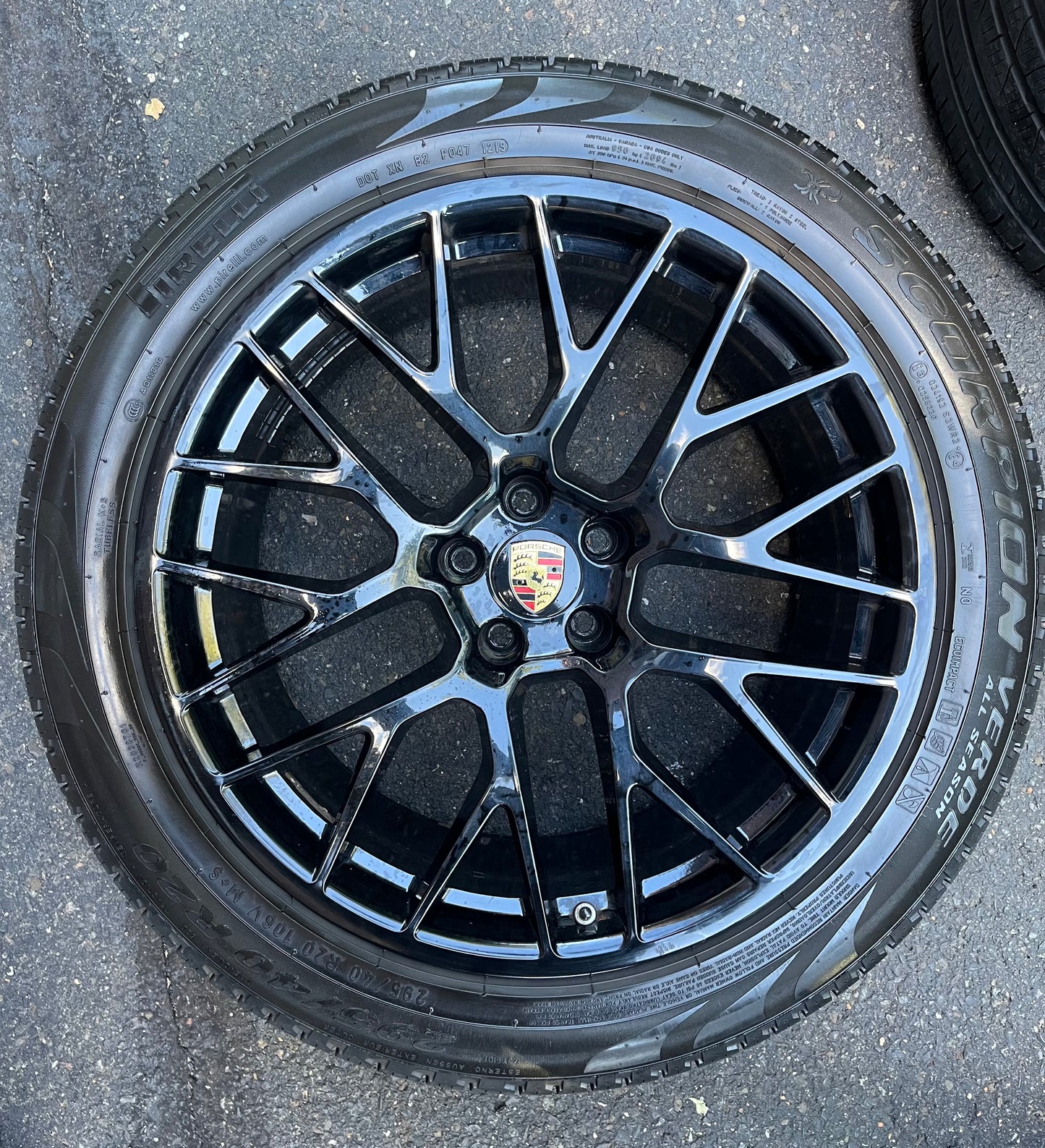 OEM Porsche Macan Gloss Black 20” Original RS Spyder Wheels / Rims & Tires