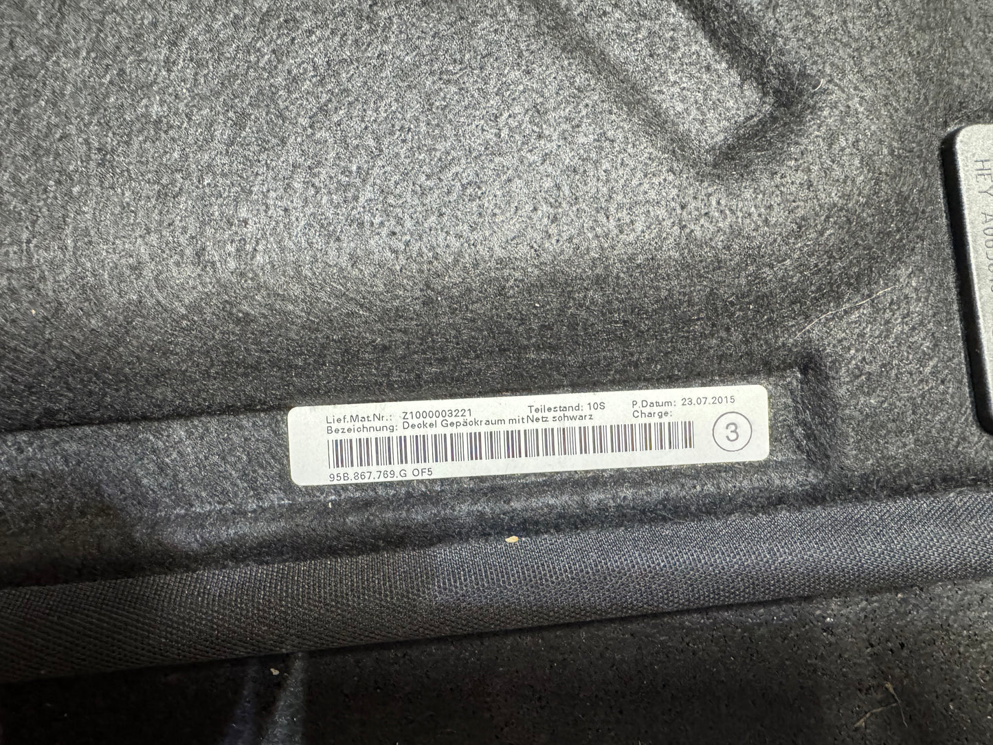 95B.1 Macan Parcel Shelf / Hatch Divider