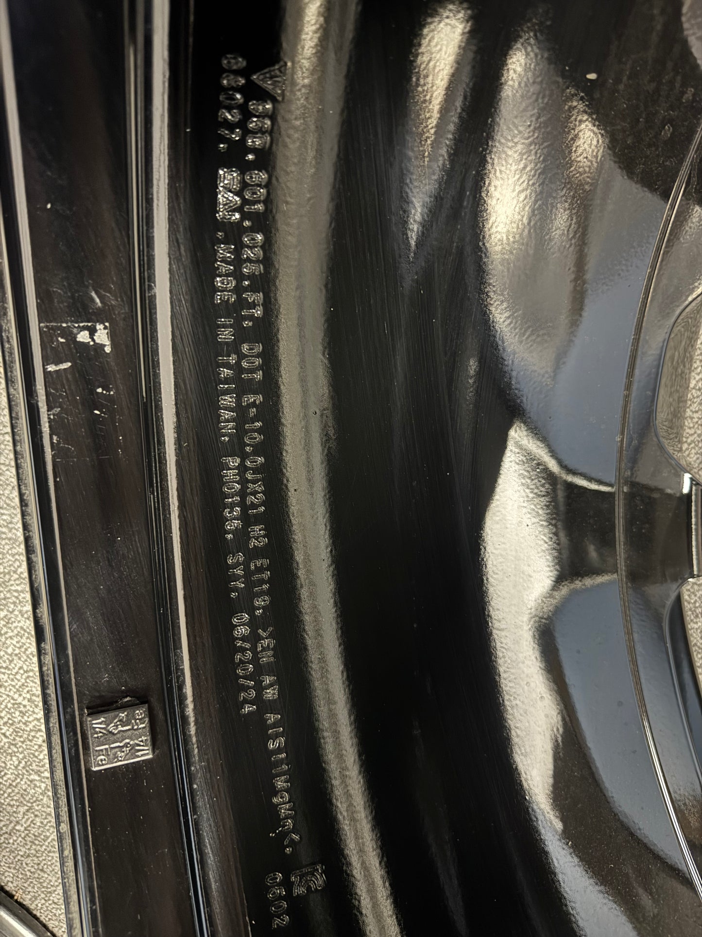 OEM FORGED 21" Porsche Macan GT Design Wheels: Gloss Black, Tire Options
